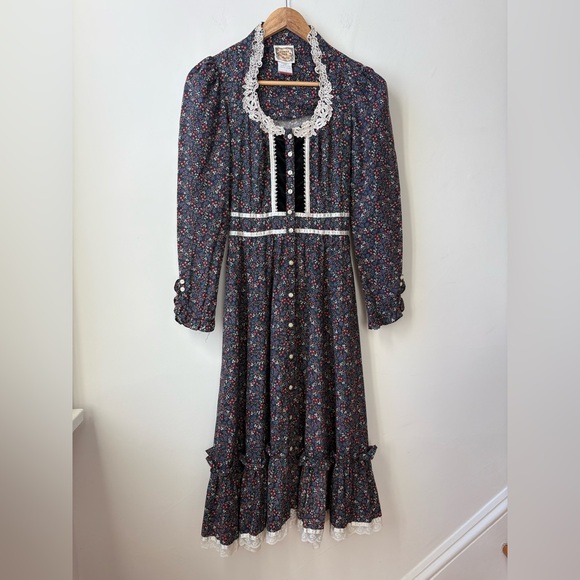 1970s Gunne Sax Floral Prairie Dress - Picture 11 of 11